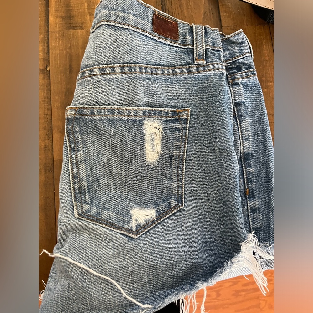 BDG UA size 4 Boyfriend Shorts